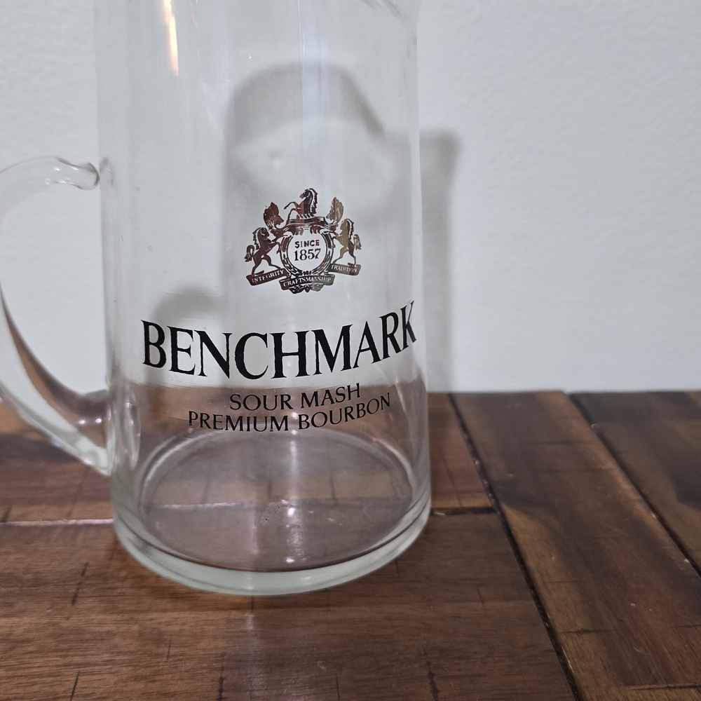 Bench Transparent Glass Pitcher - Picture 2 of 4